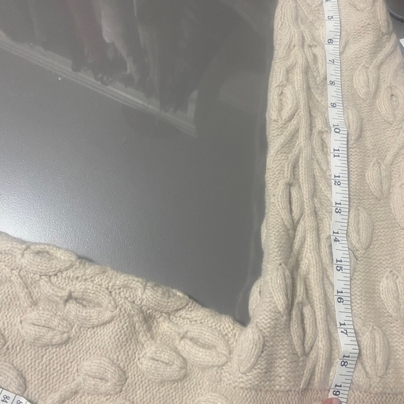 Classic and stylish wool sweater by Banana Republic- size S - Picture 6 of 6